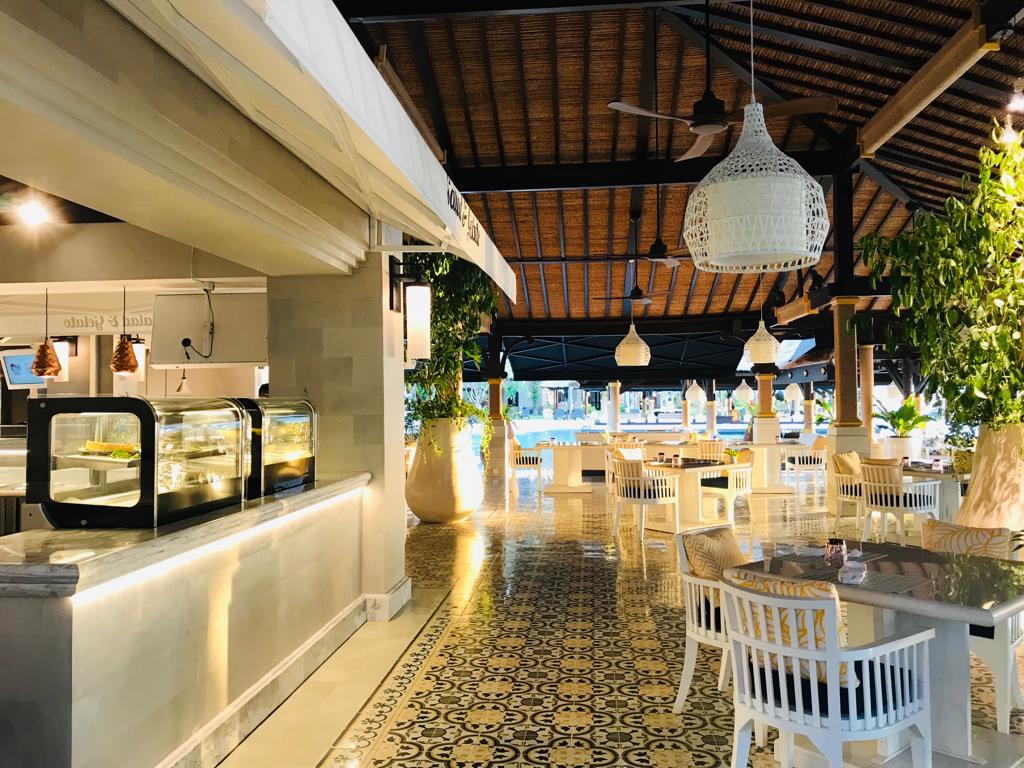 The ambience is effortlessly casual, providing a haven for families and couples (Source: bali.intercontinental.com)