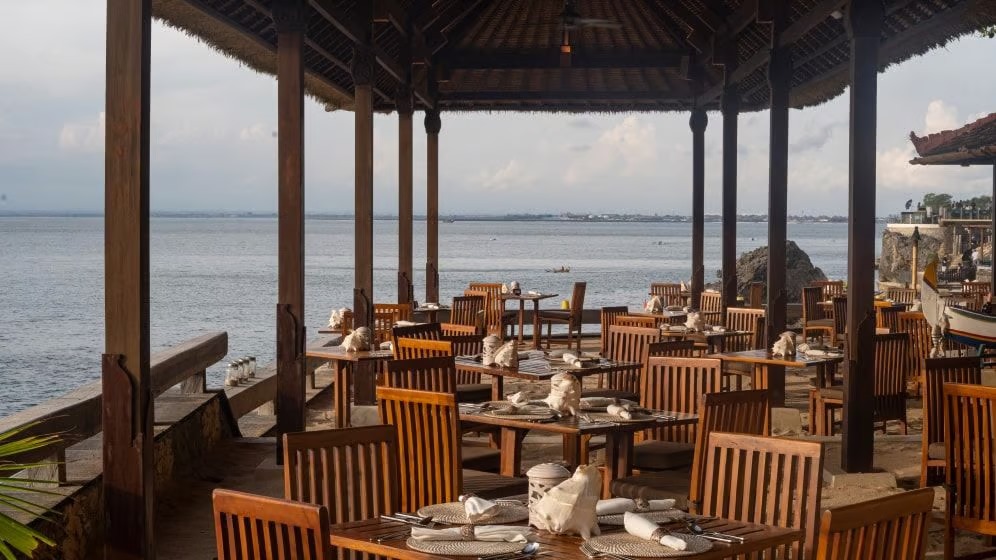 Kisik restaurant, where fresh, locally sourced seafood awaits (Source: ayana.com)