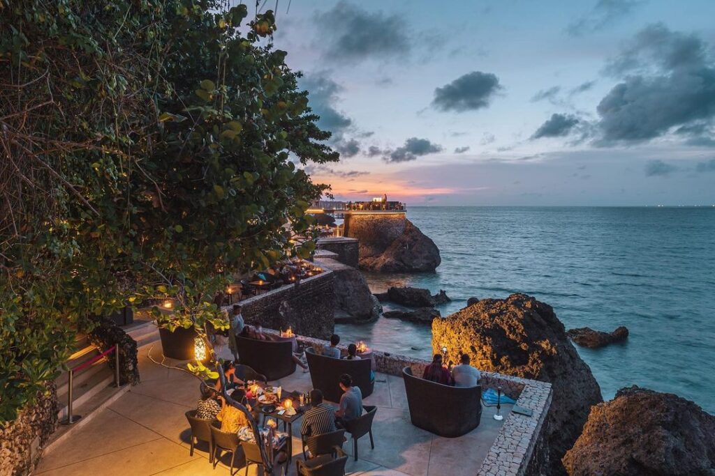 This iconic venue is a hotspot for sunset admirers  (Source: instagram.com/rockbarbali)